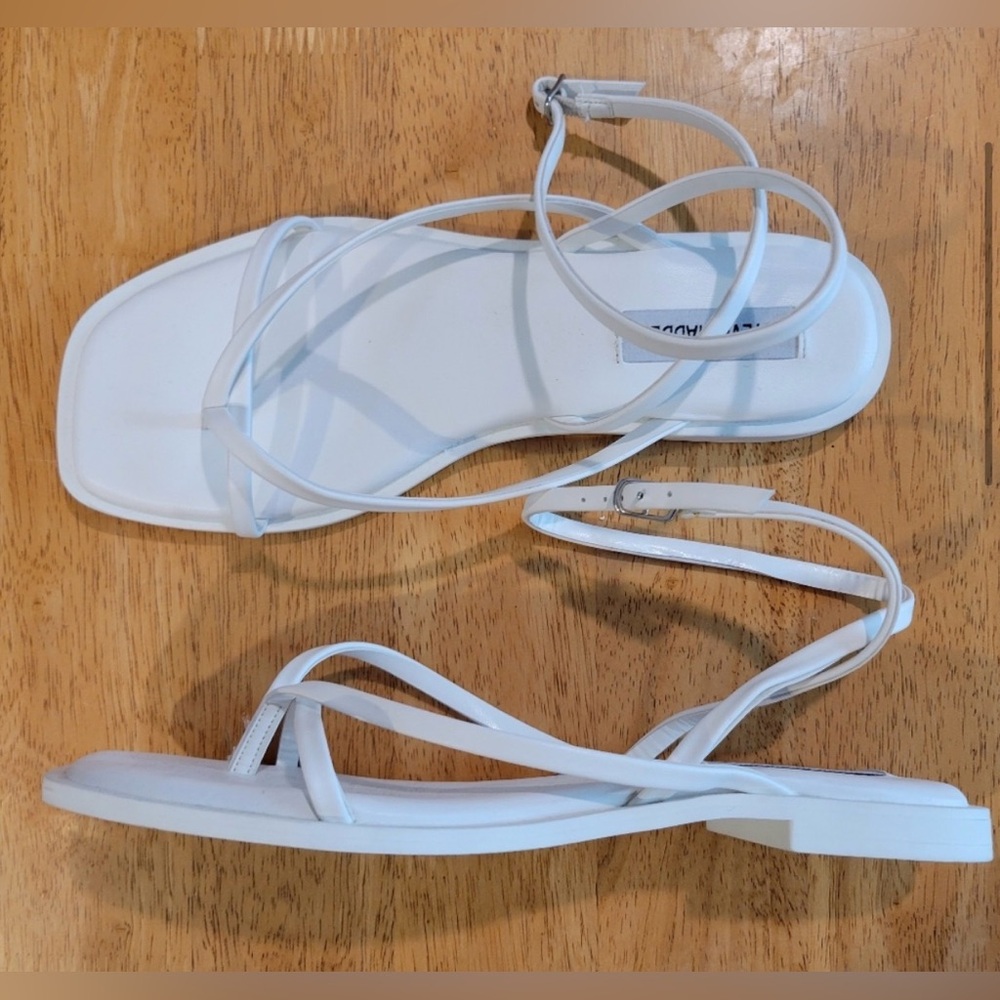 Steve Madden womens Agree Sandals Size 9